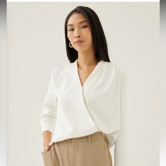 BNWT LOVE BONITO 'Ada' V-neck Wrap Blouse Black - Picture 2 of 8